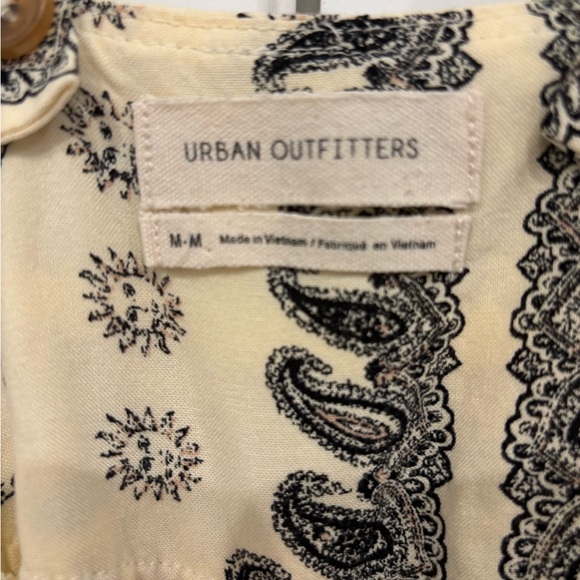 Urban Outfitters Sun Print overall shorts romper. - Picture 3 of 5